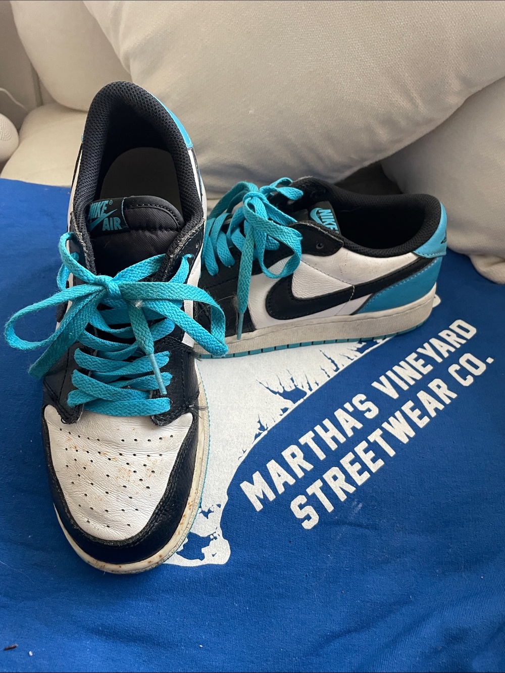 Nike Low-Top Sneakers in White, Black & Teal